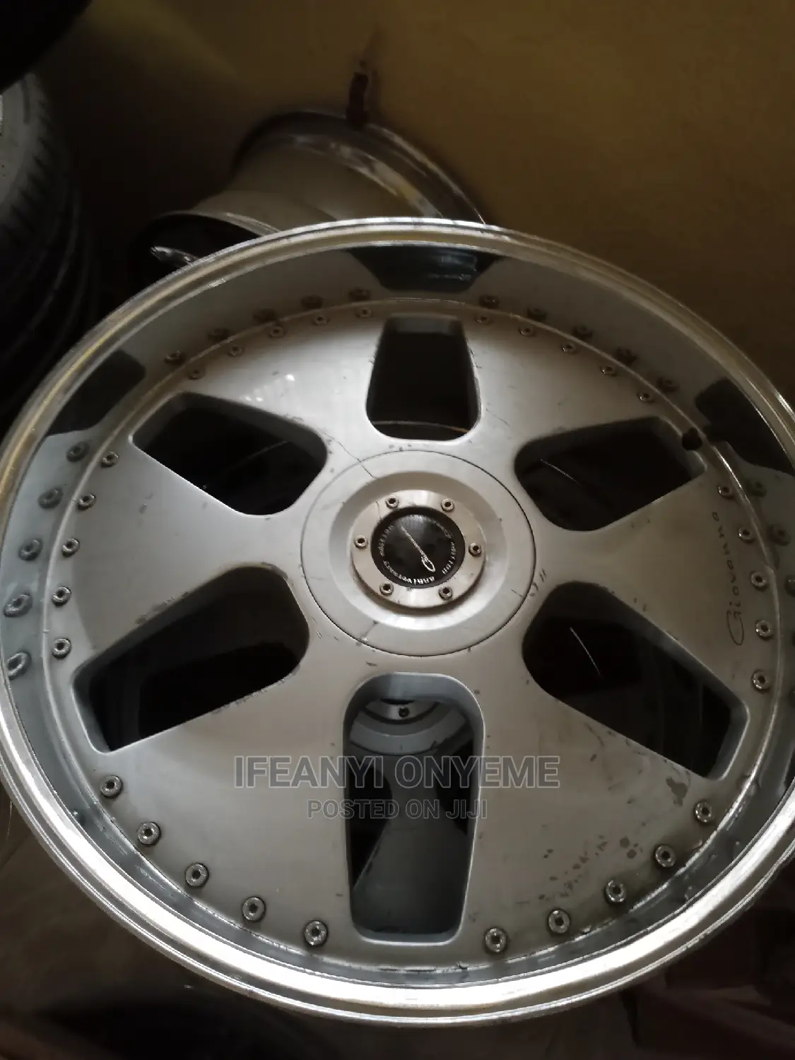 Wheel and Kneel Airbag