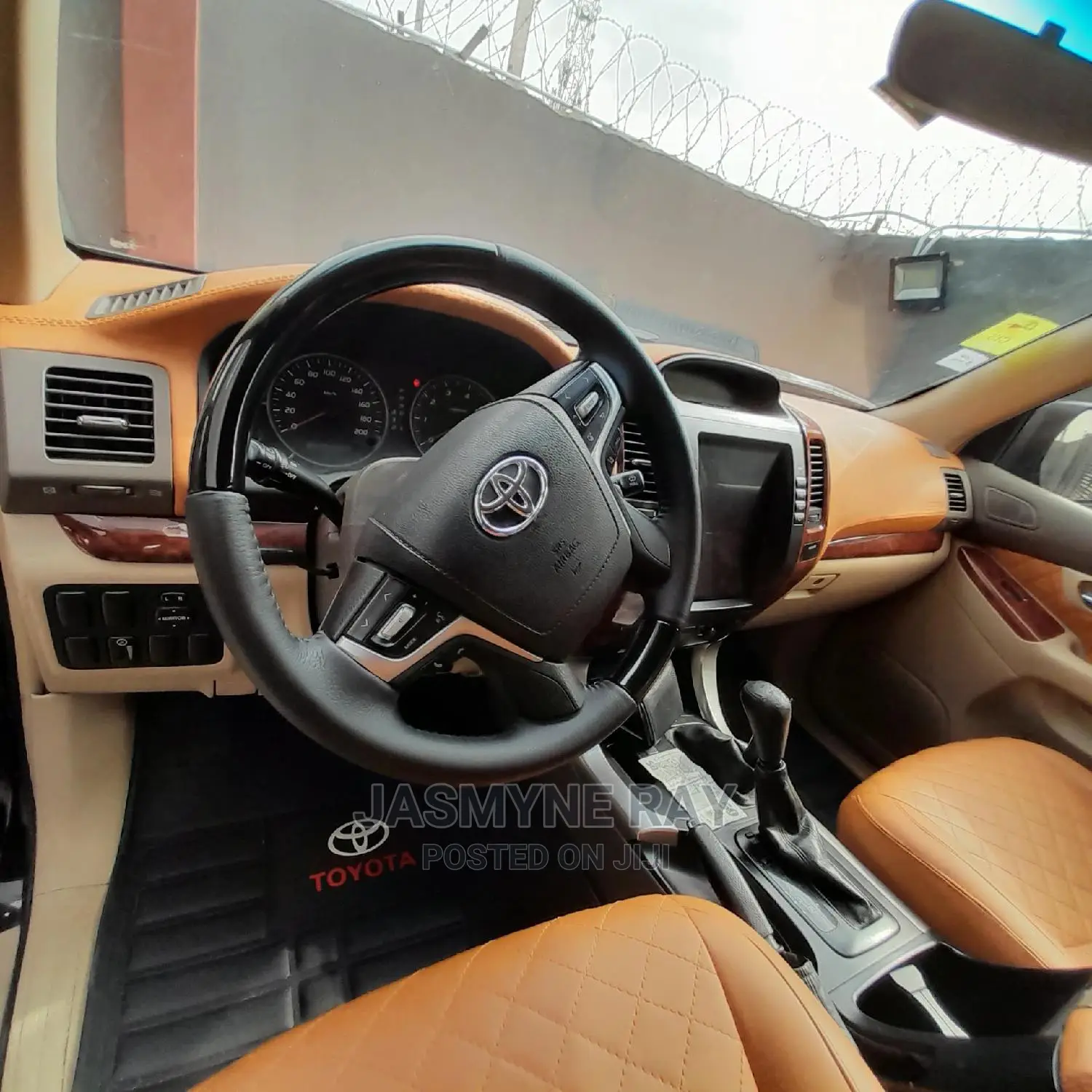 Luxurious Car Hire Service