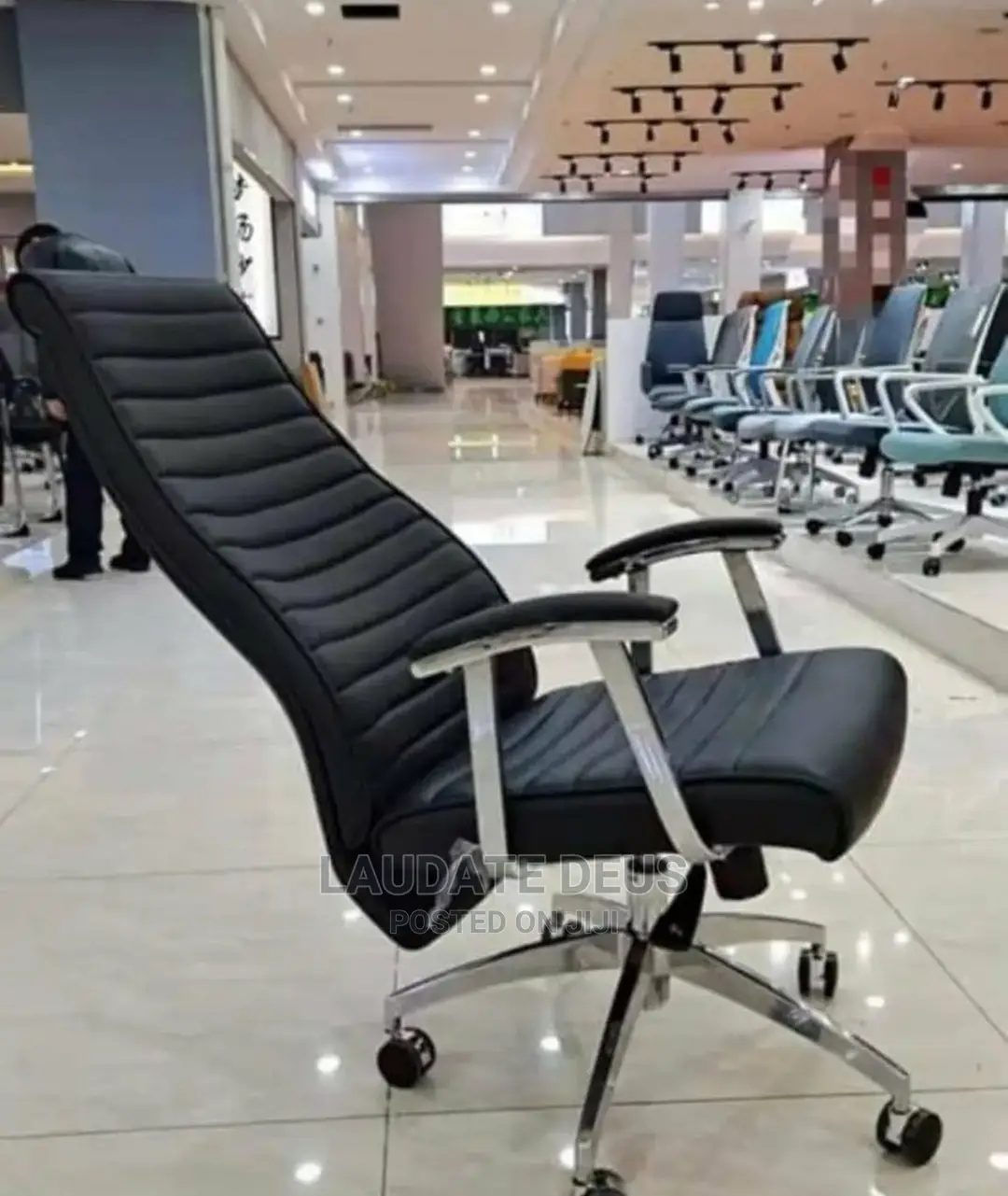 Executive Swivel Chair With Recliner