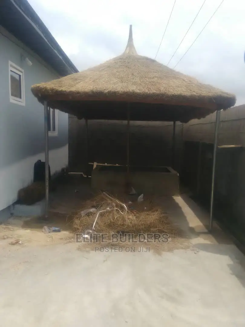 World Classic Bush Bar Gazebo Hut