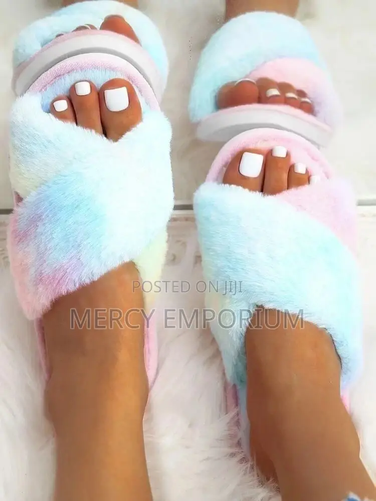 Gradient Criss Cross Fluffy Slippers