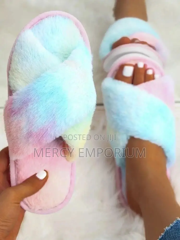 Gradient Criss Cross Fluffy Slippers