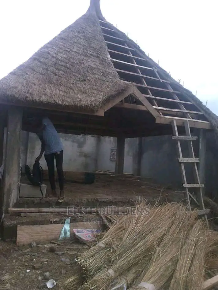 High Quality Bush Bar Gazebo Hut