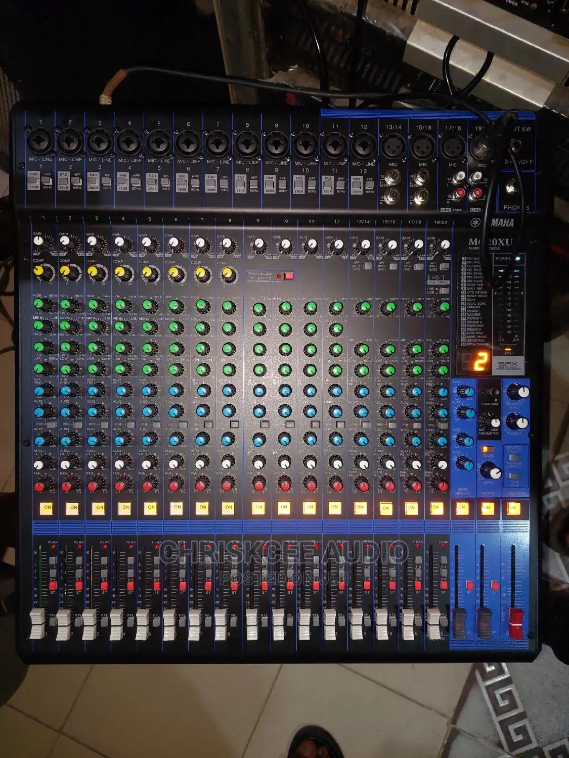 Yamaha MG20XU Professional Mixer
