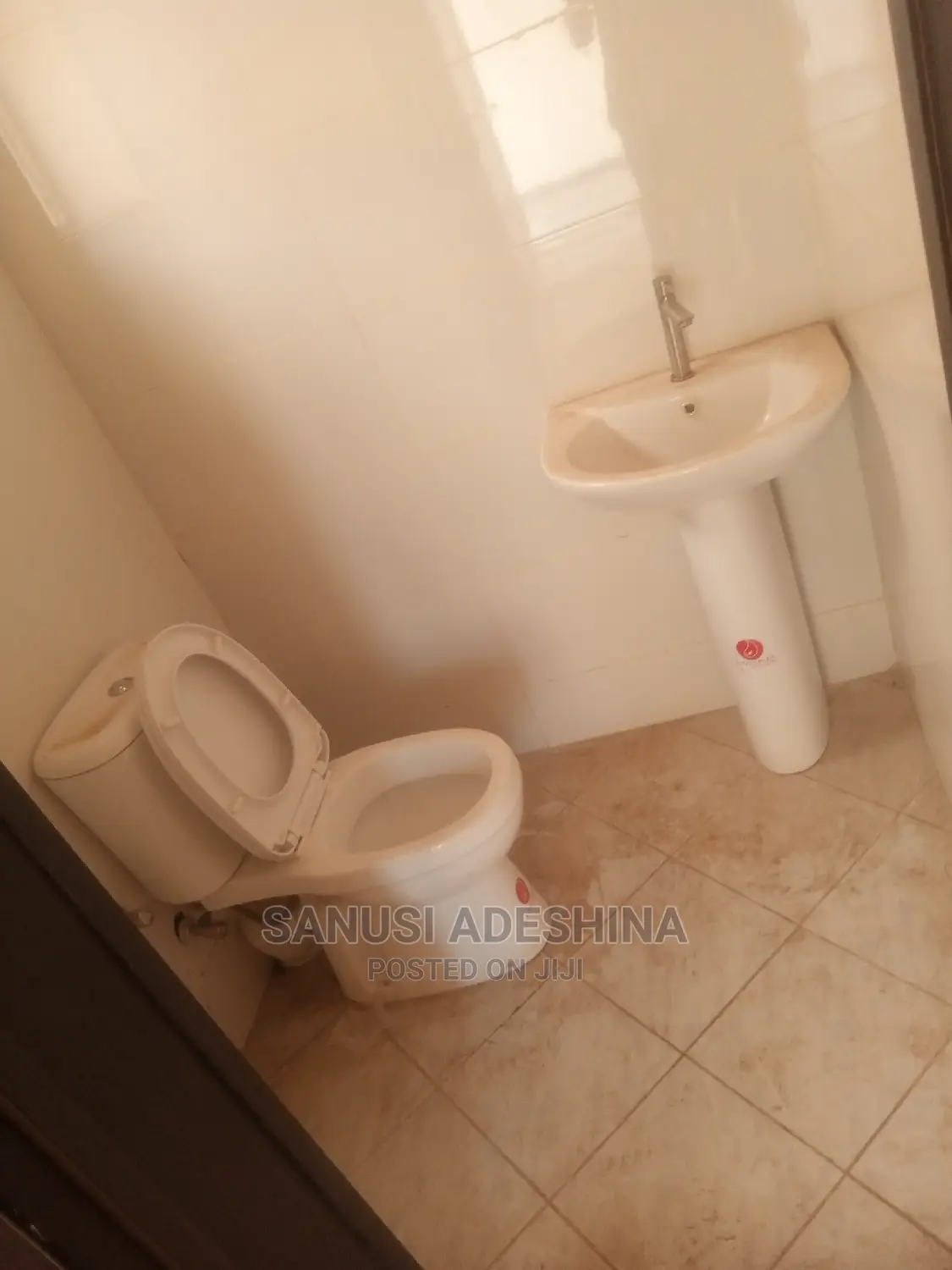 5bdrm Duplex in Gusape Fct Abuja, Guzape District for sale