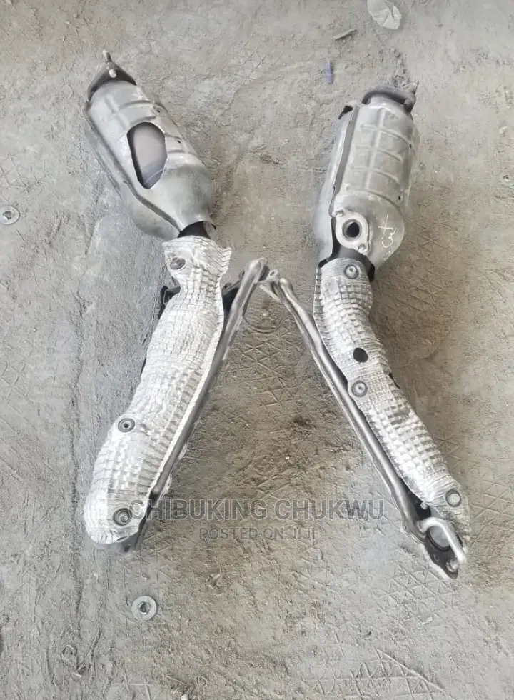 Lexus Gx570 Catalytic Manifold Exhaust Pot Set.