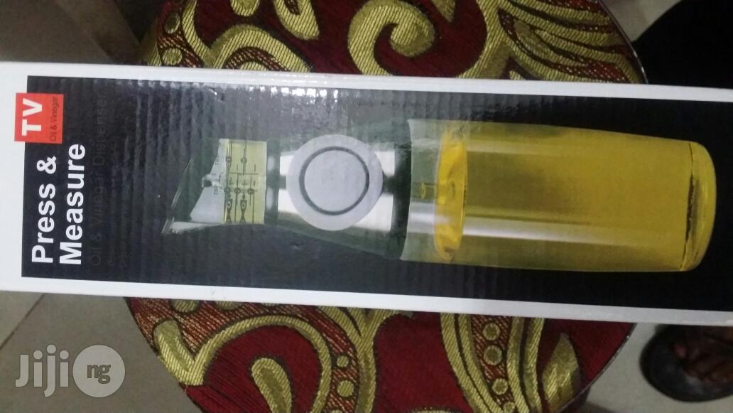 Press & Messure Oil&Vineger Dispenser