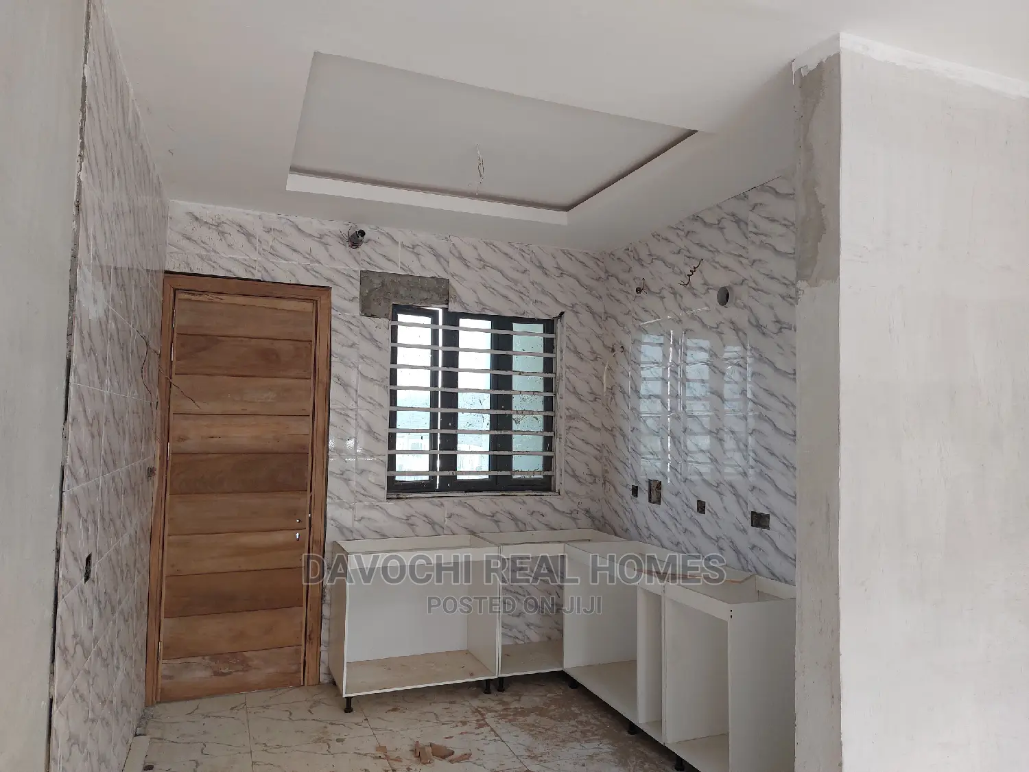 2bdrm Block of Flats in By Chevron Second for sale