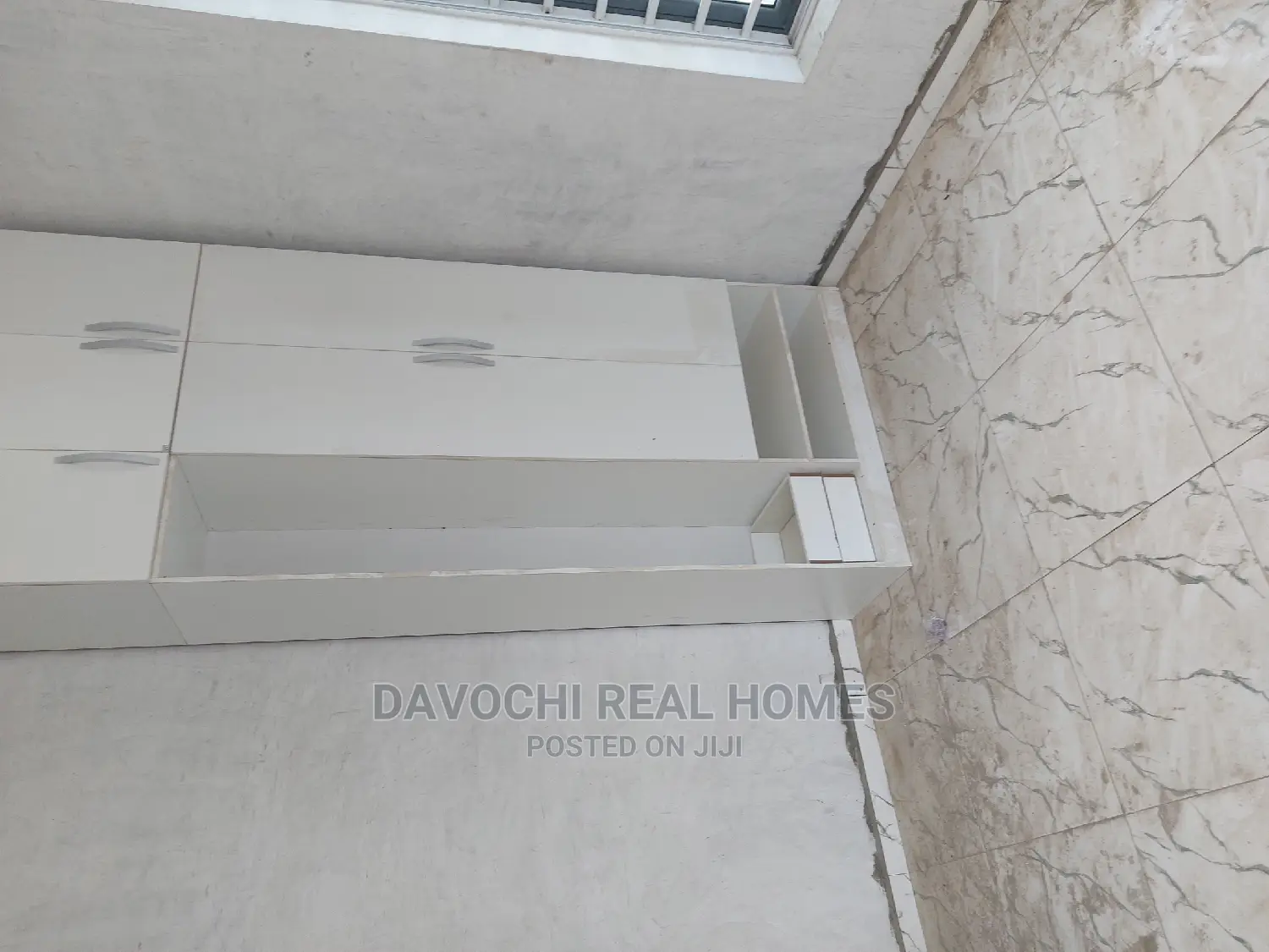2bdrm Block of Flats in By Chevron Second for sale