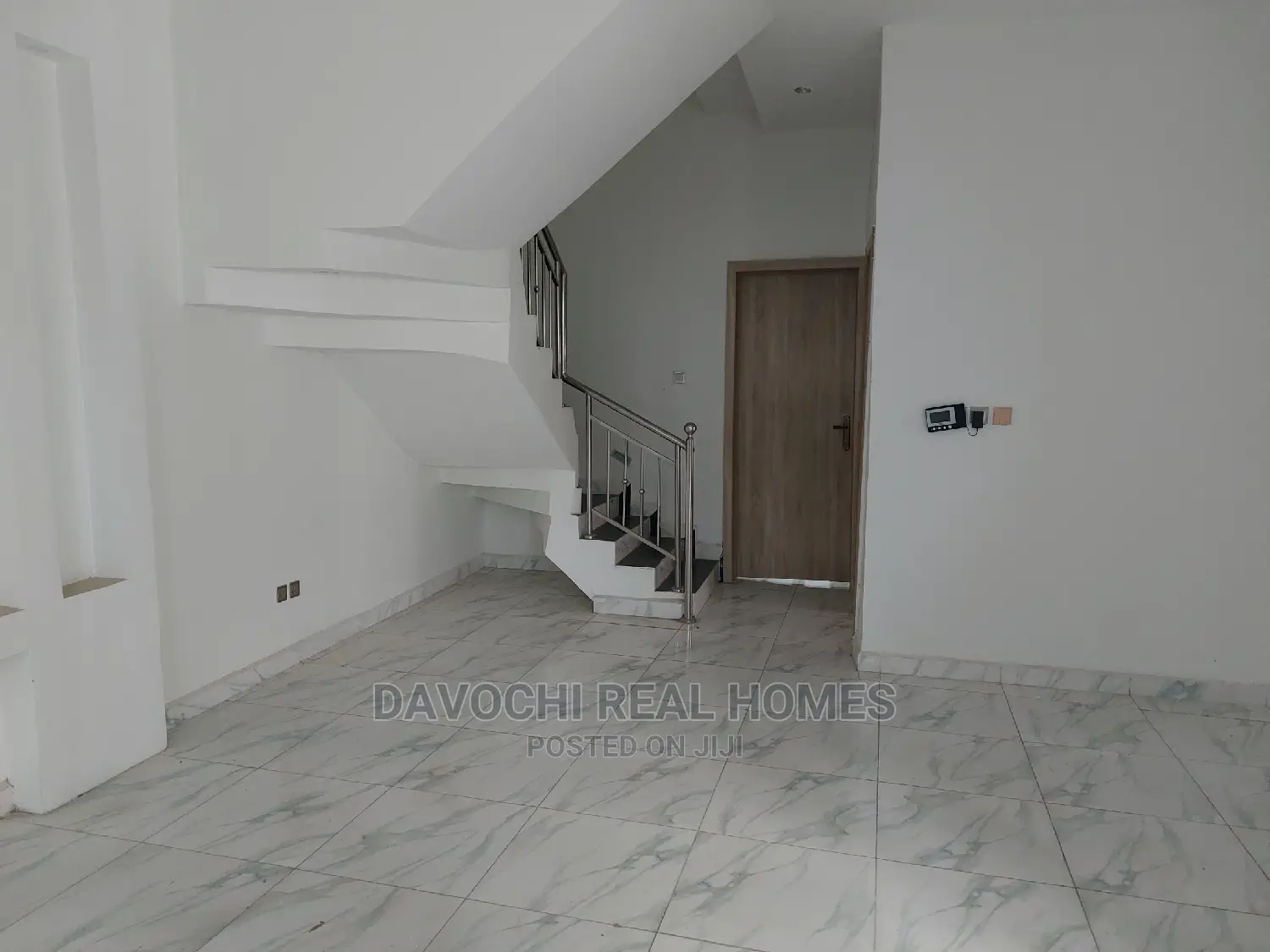 4bdrm Duplex in by Chevron Second for Sale