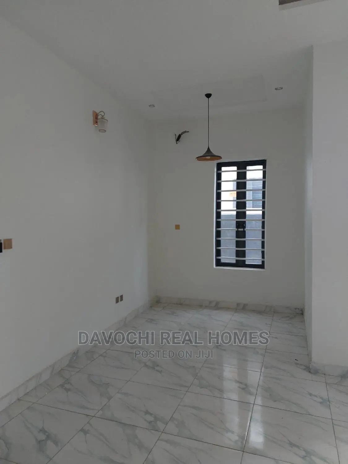 4bdrm Duplex in by Chevron Second for Sale