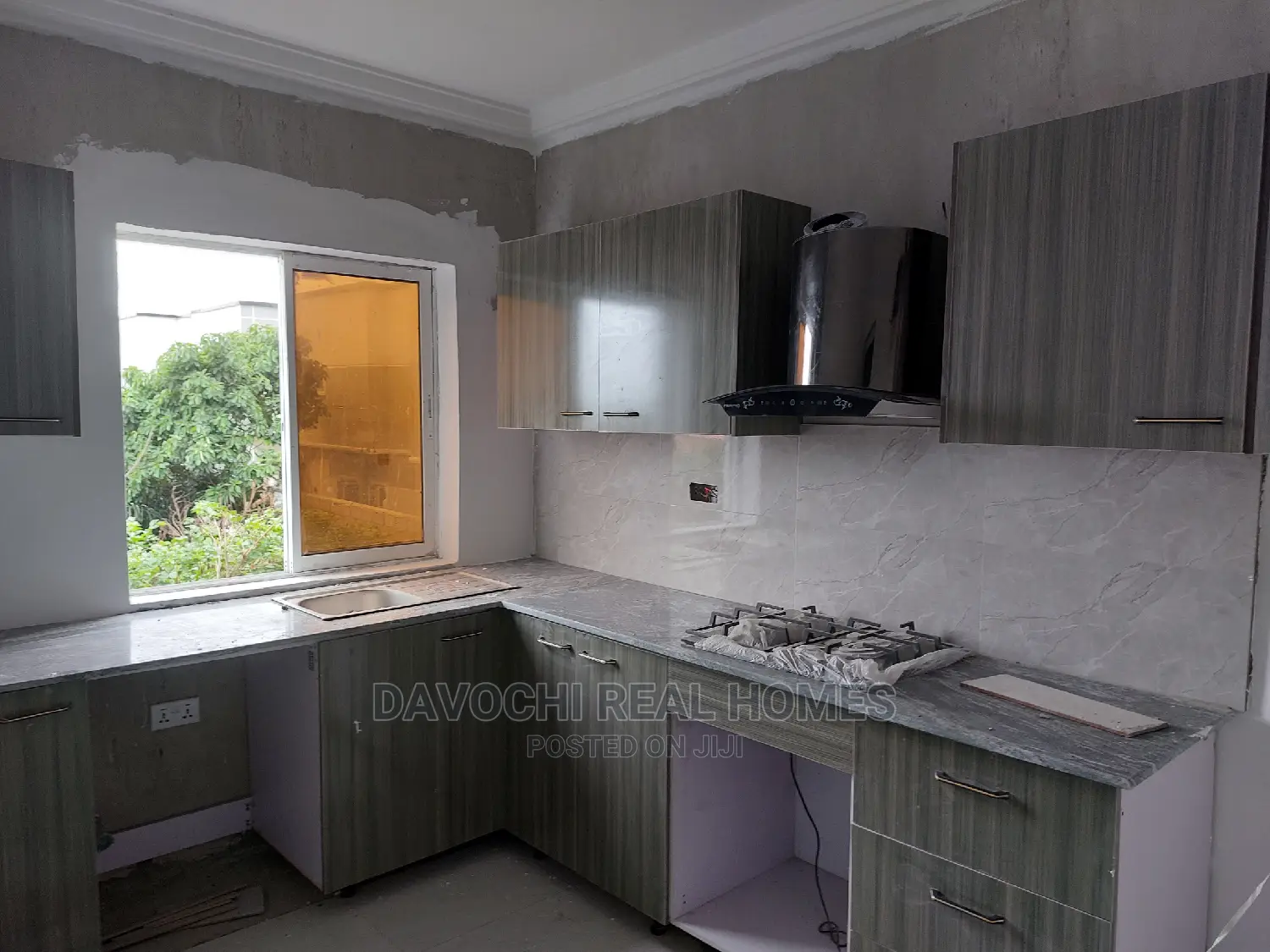 1bdrm Block of Flats in Orchid Road, Chevron for sale