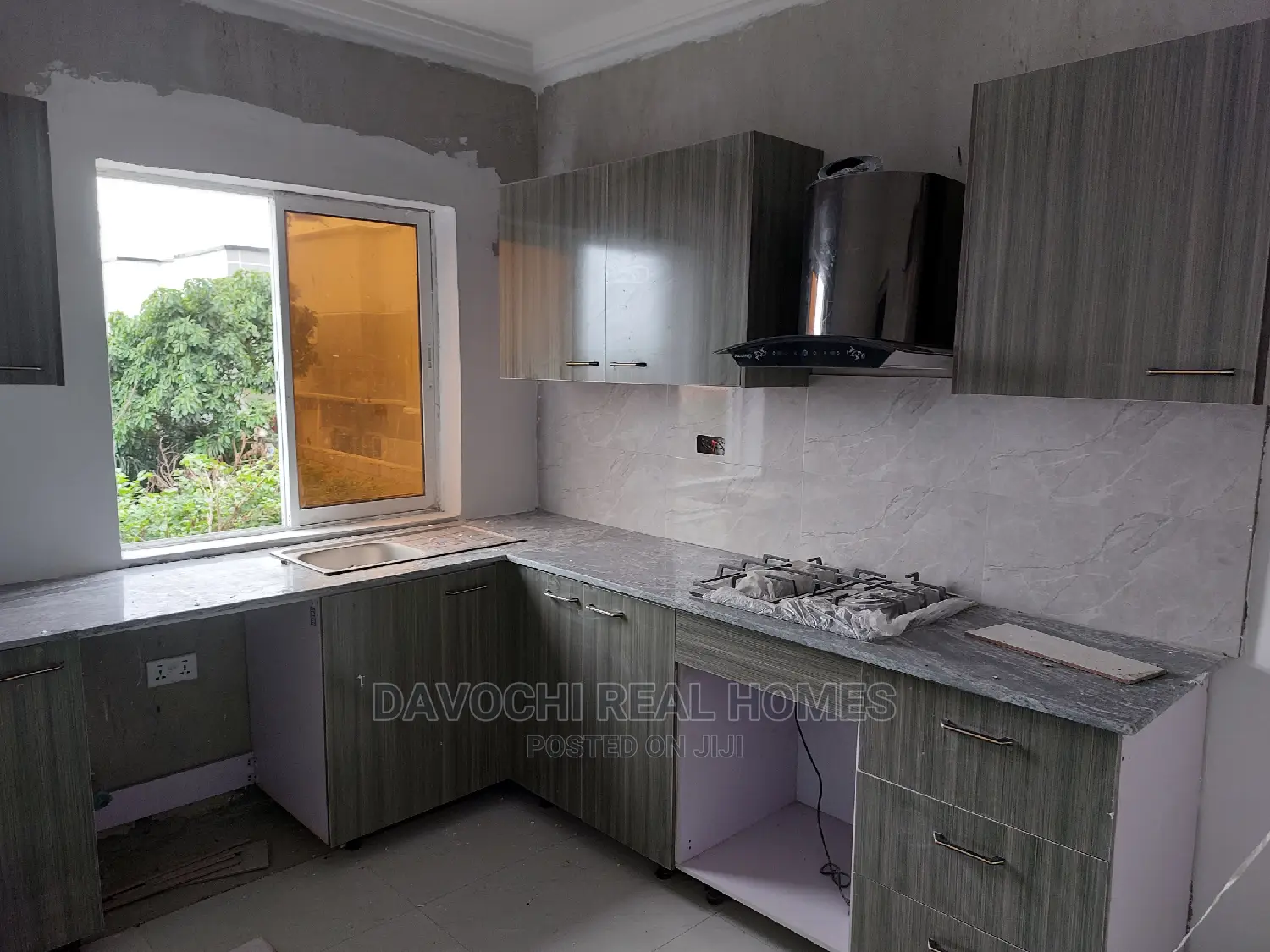 1bdrm Block of Flats in Orchid Road, Chevron for sale