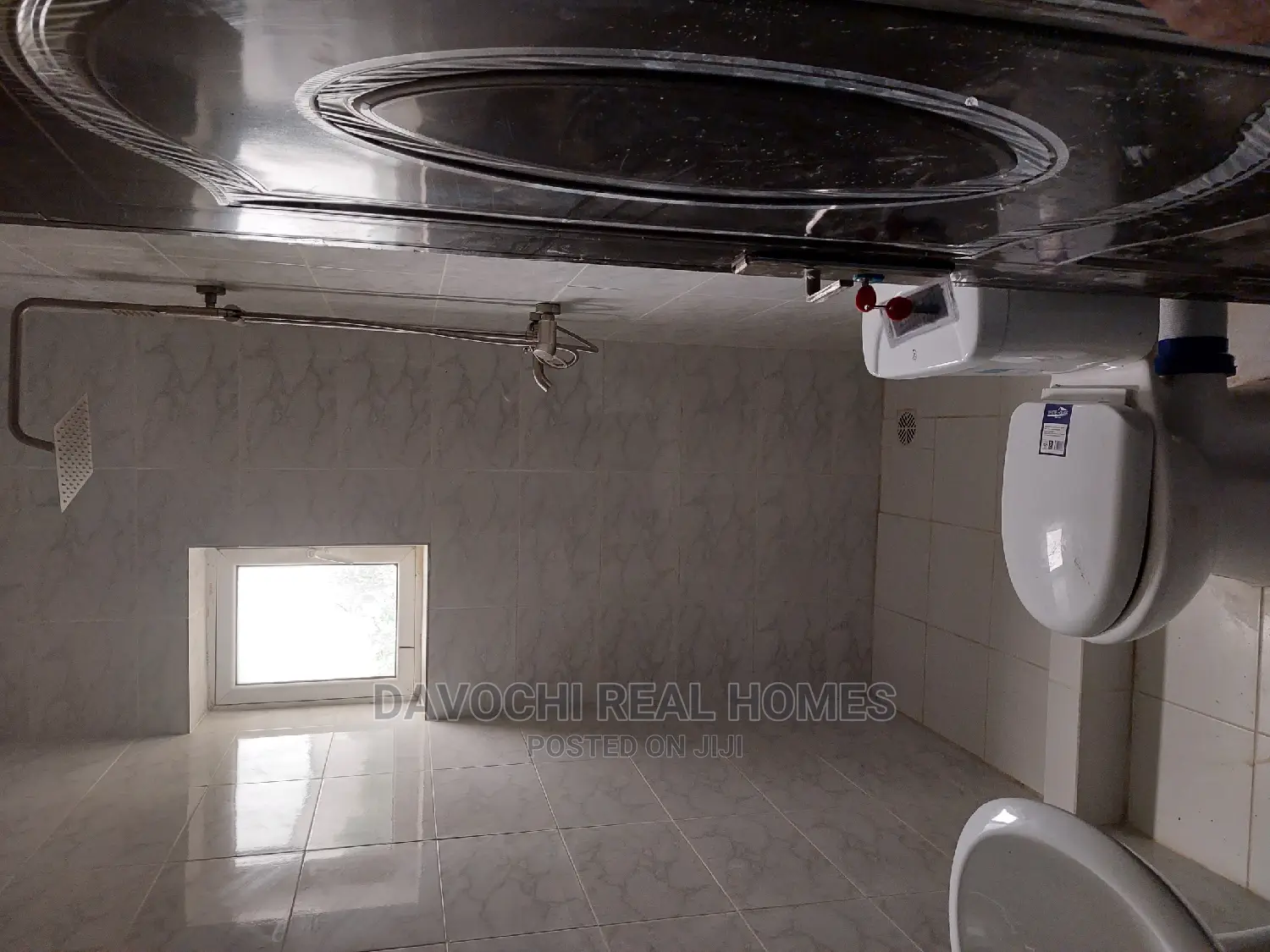 1bdrm Block of Flats in Orchid Road, Chevron for sale