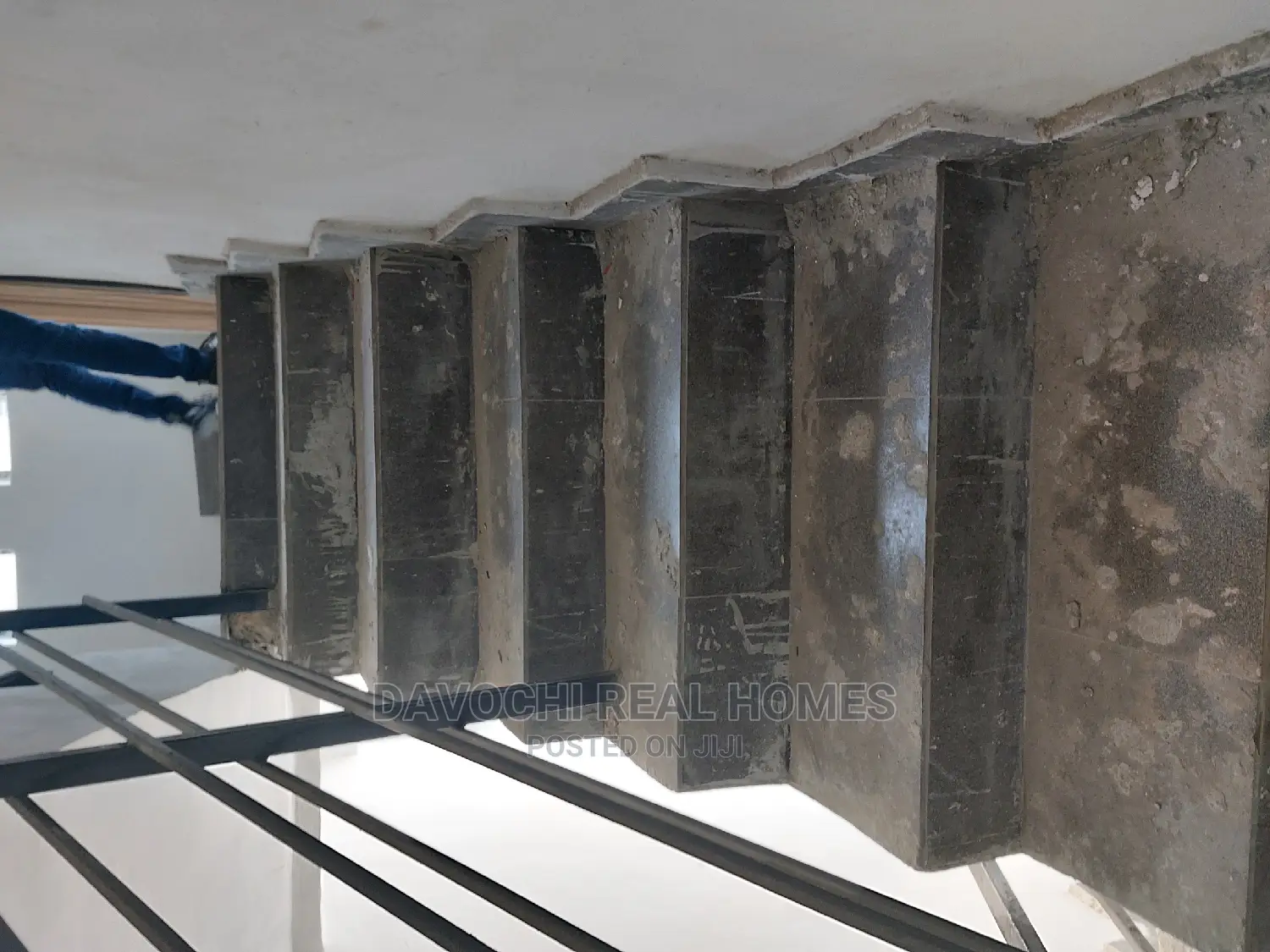 2bdrm Block of Flats in Orchid Road, Chevron for sale