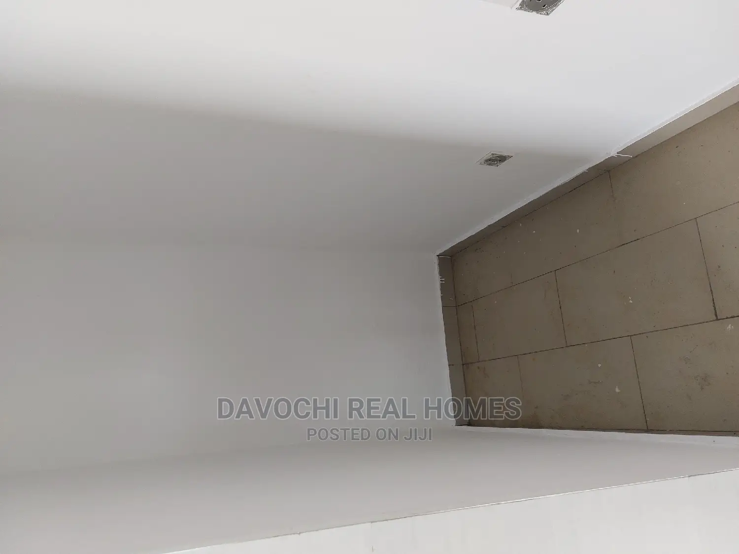 2bdrm Block of Flats in Orchid Road, Chevron for sale