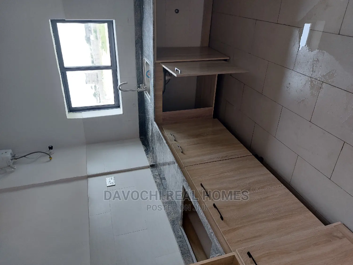 2bdrm Block of Flats in Orchid Road, Chevron for sale