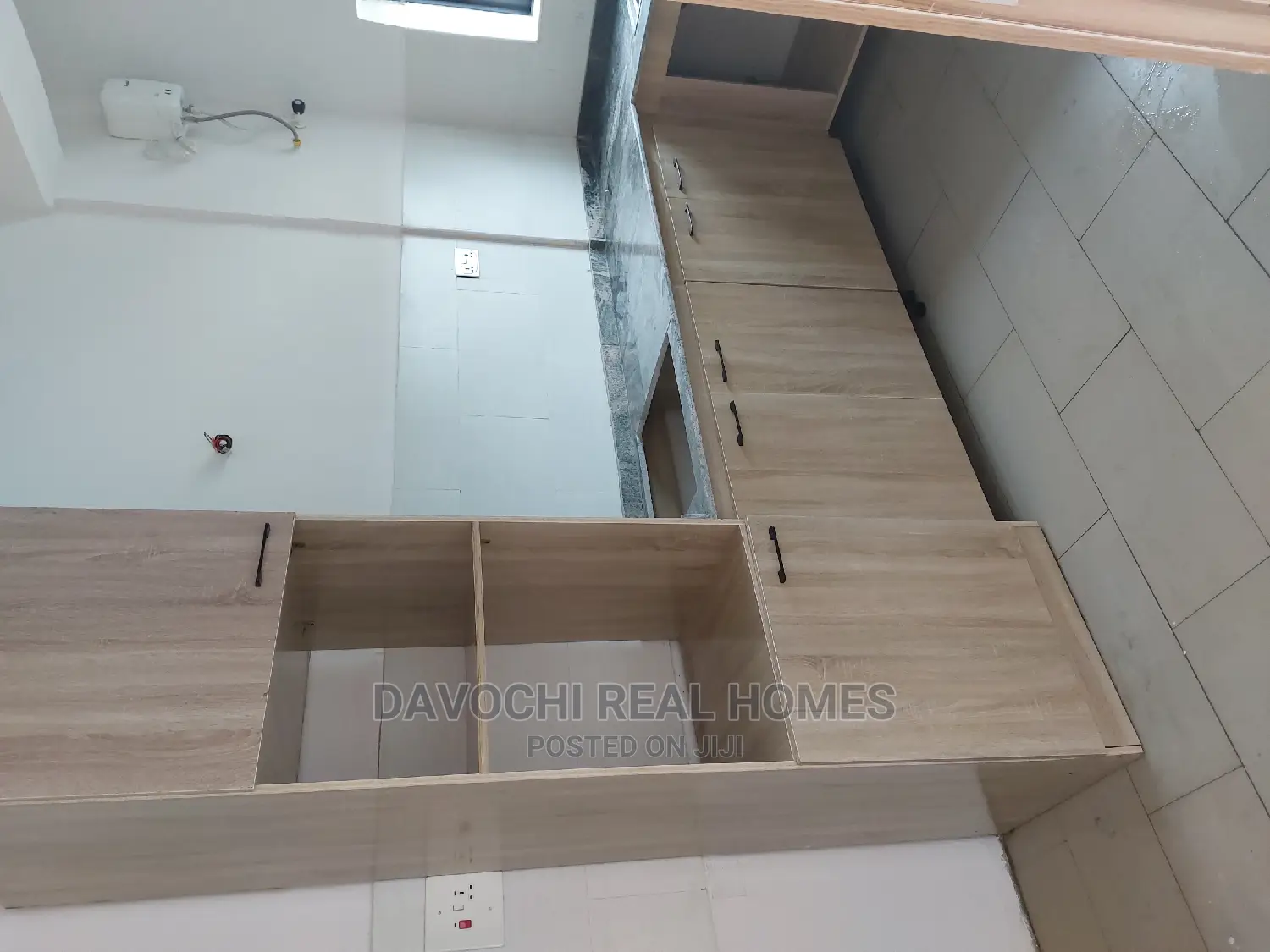 2bdrm Block of Flats in Orchid Road, Chevron for sale