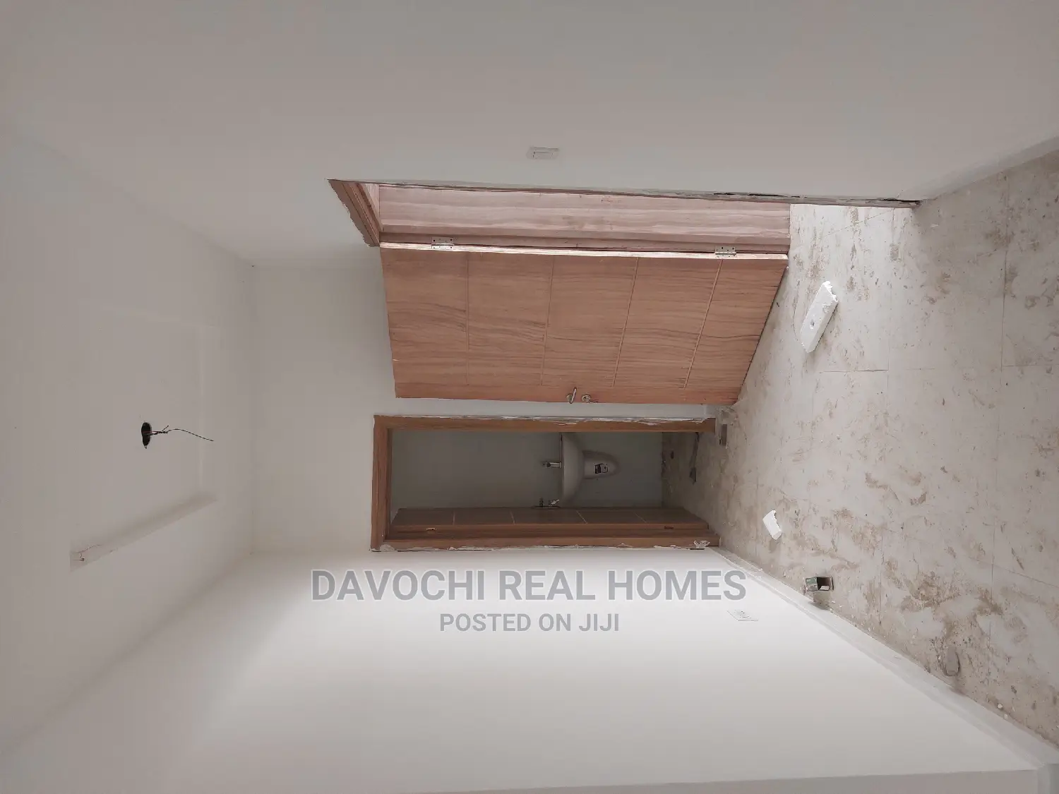 4bdrm Duplex in By Chevron Second for sale