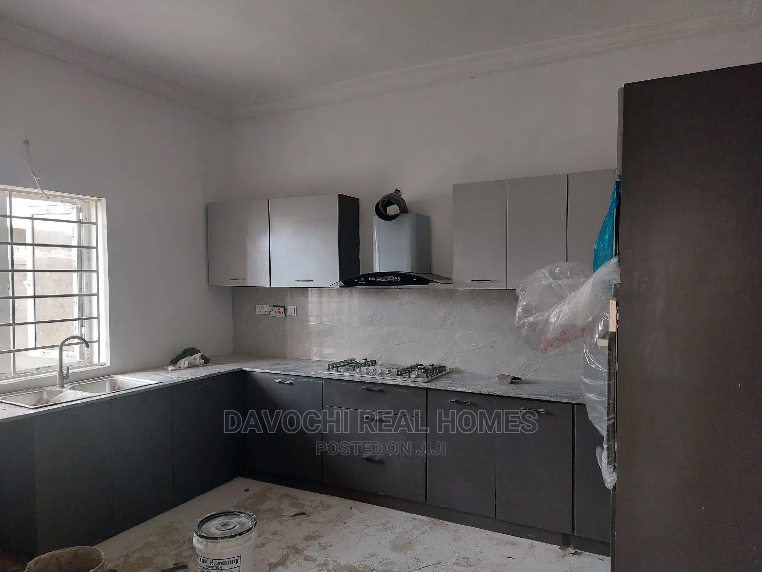 4bdrm Duplex in By Chevron Second for sale