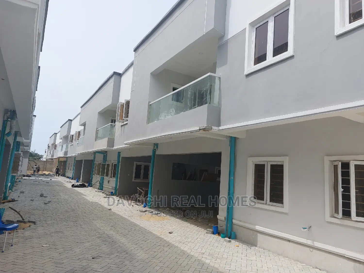 3bdrm Duplex in By Chevron Second for sale