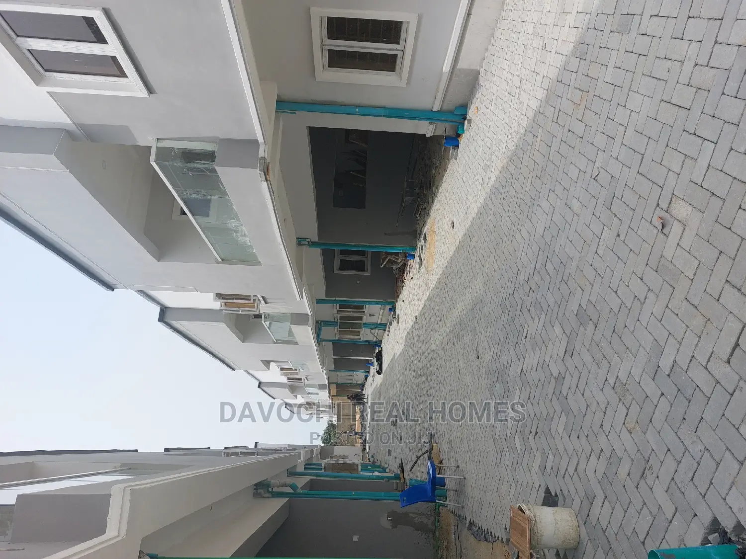 3bdrm Duplex in By Chevron Second for sale