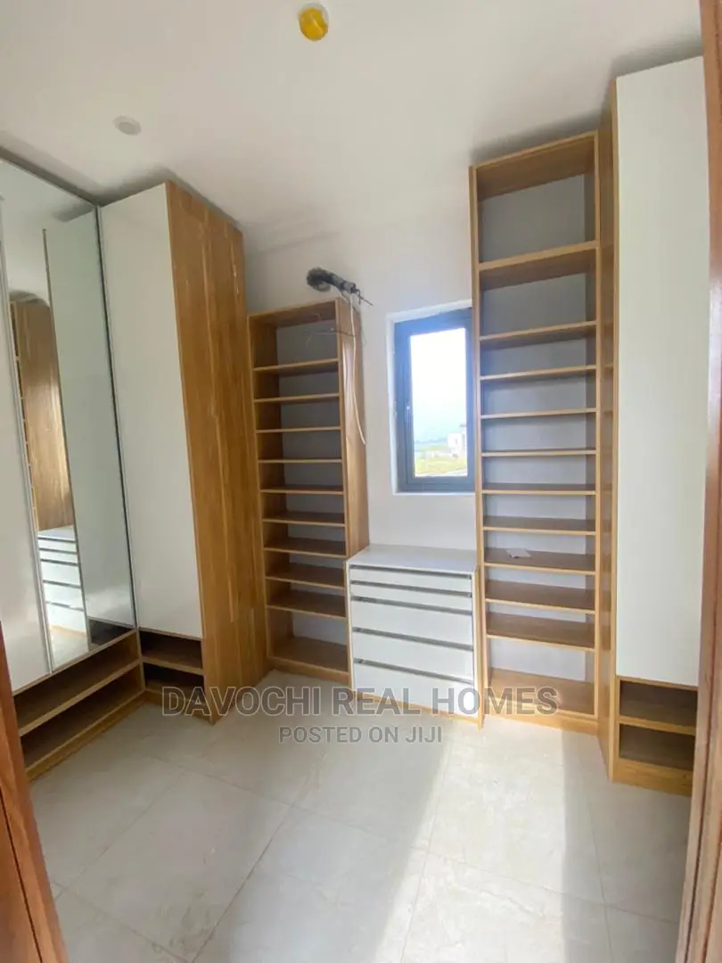 5bdrm Duplex in Ikate for Sale