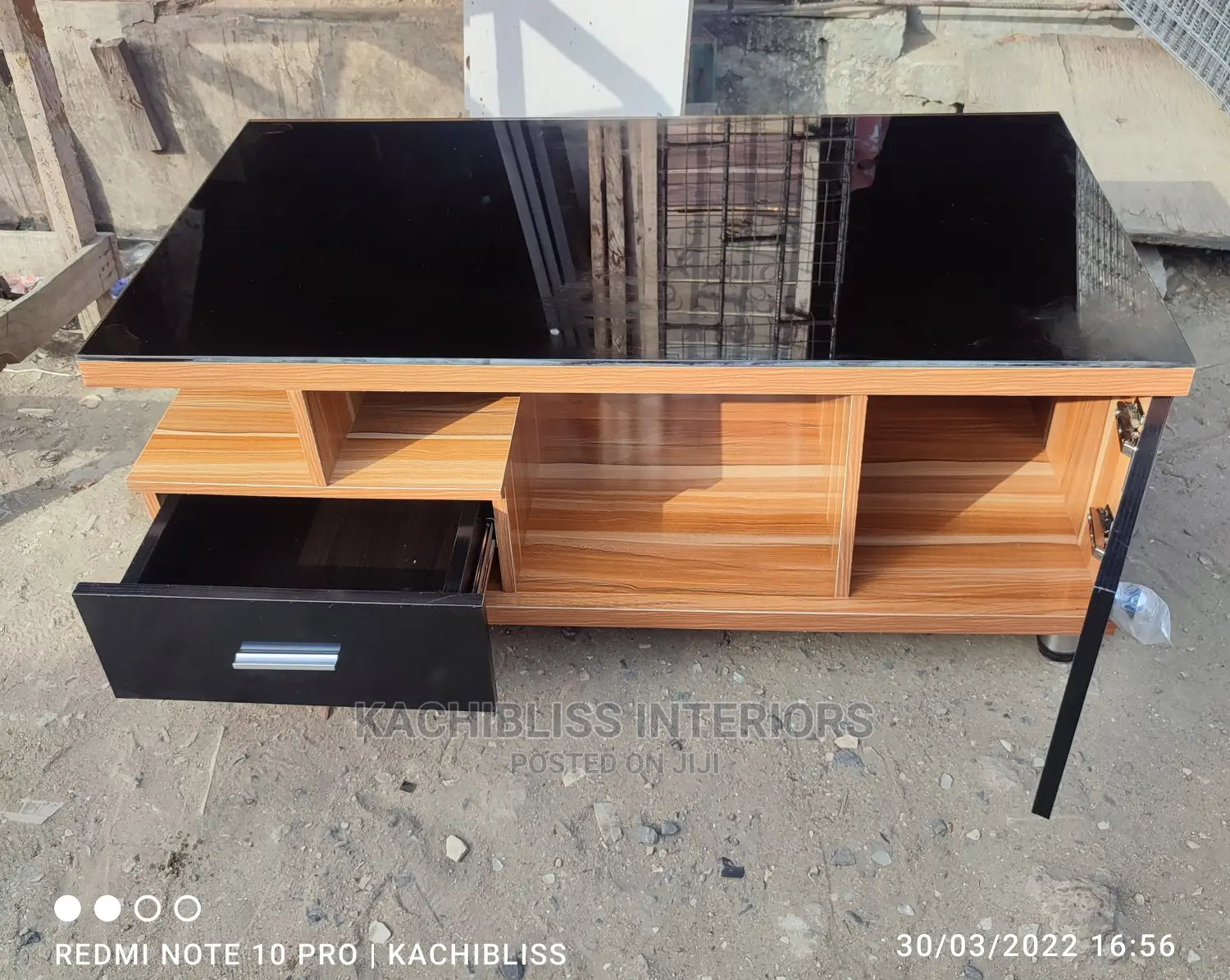 Beautiful Center Table With Glass Top