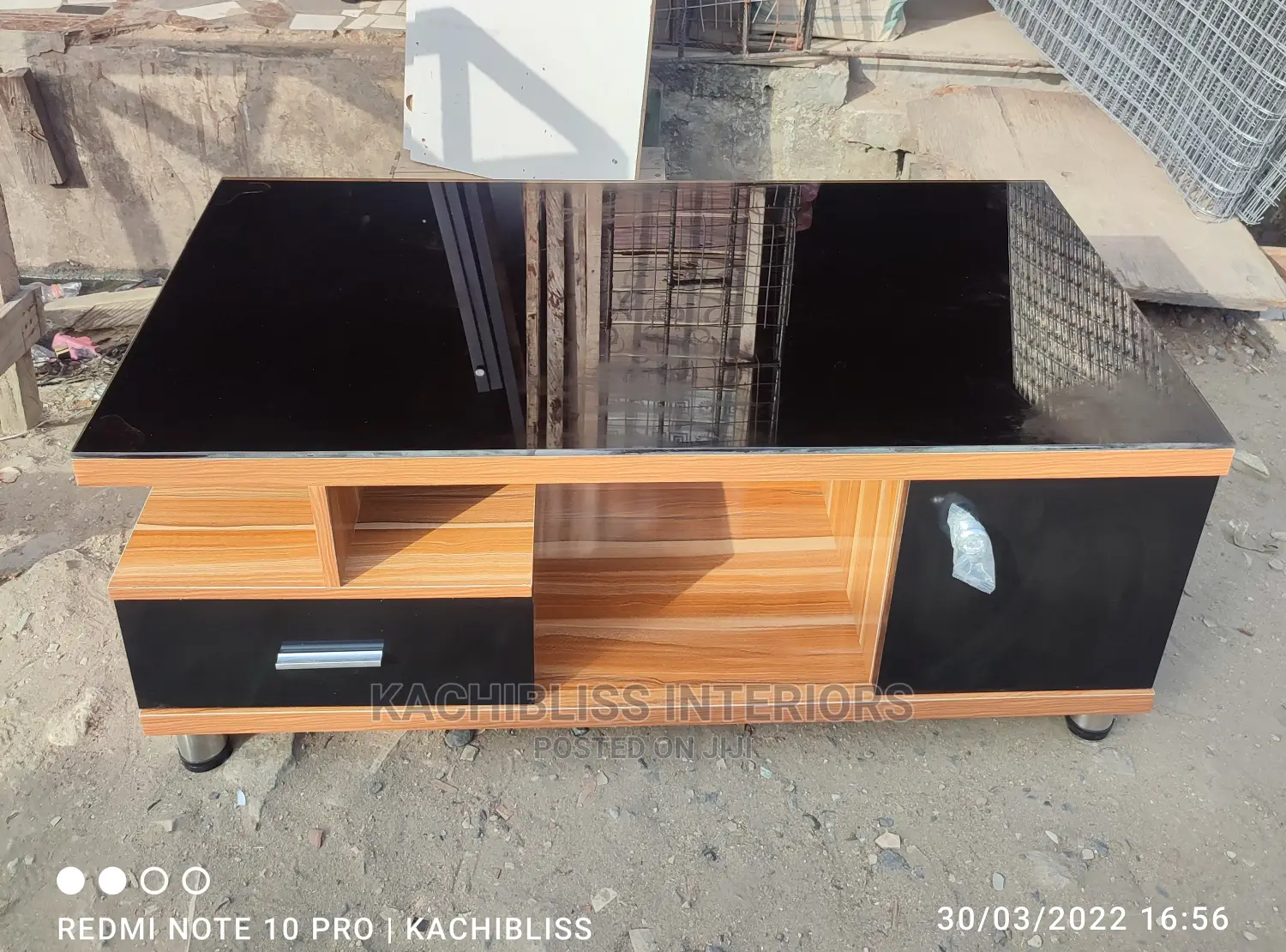 Beautiful Center Table With Glass Top