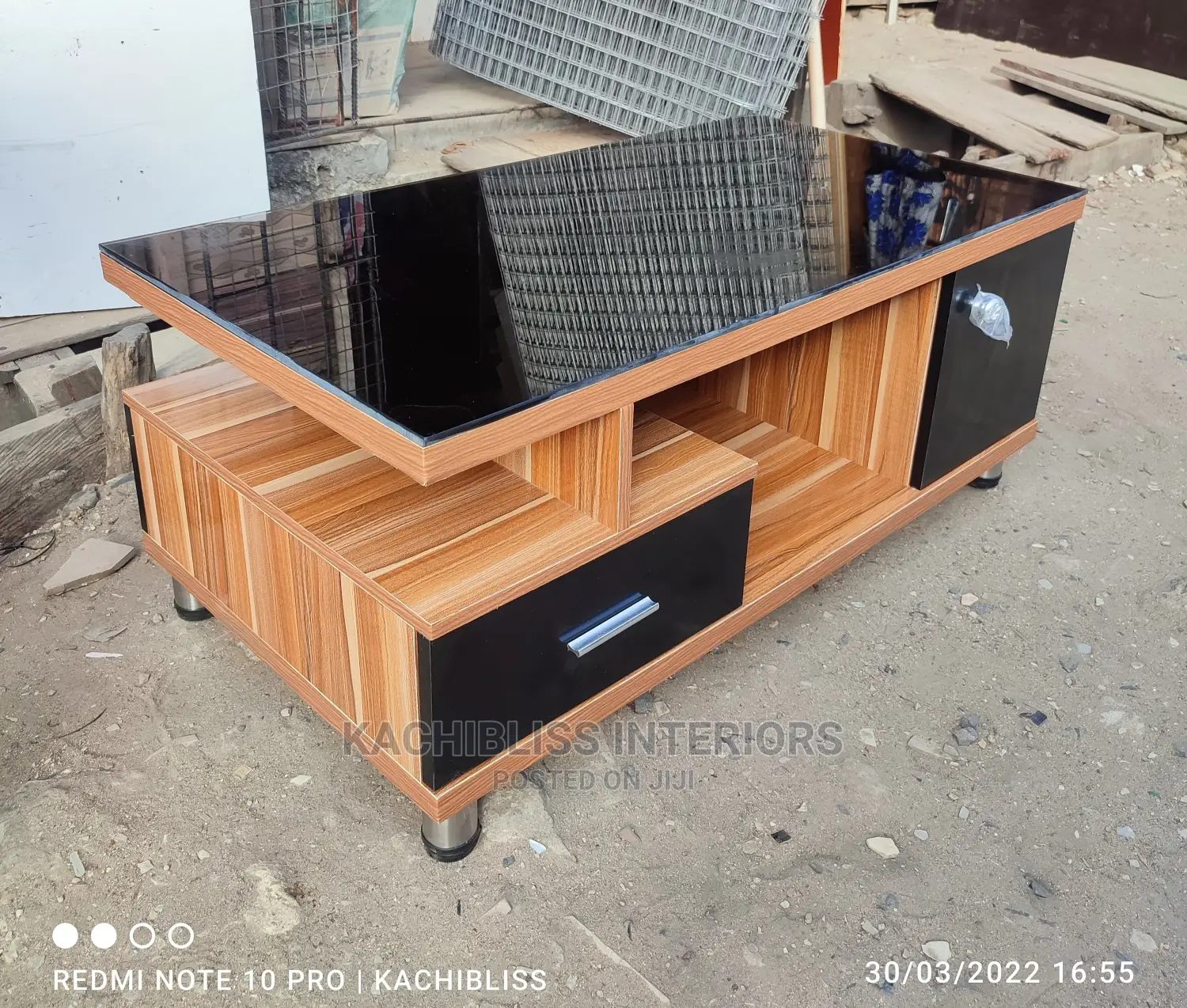 Beautiful Center Table With Glass Top
