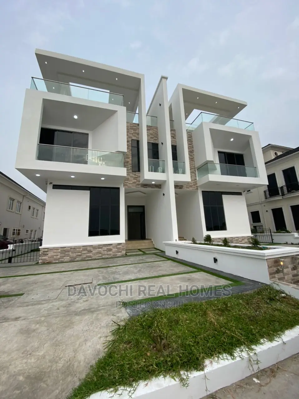 5bdrm Duplex in Ikate for Sale