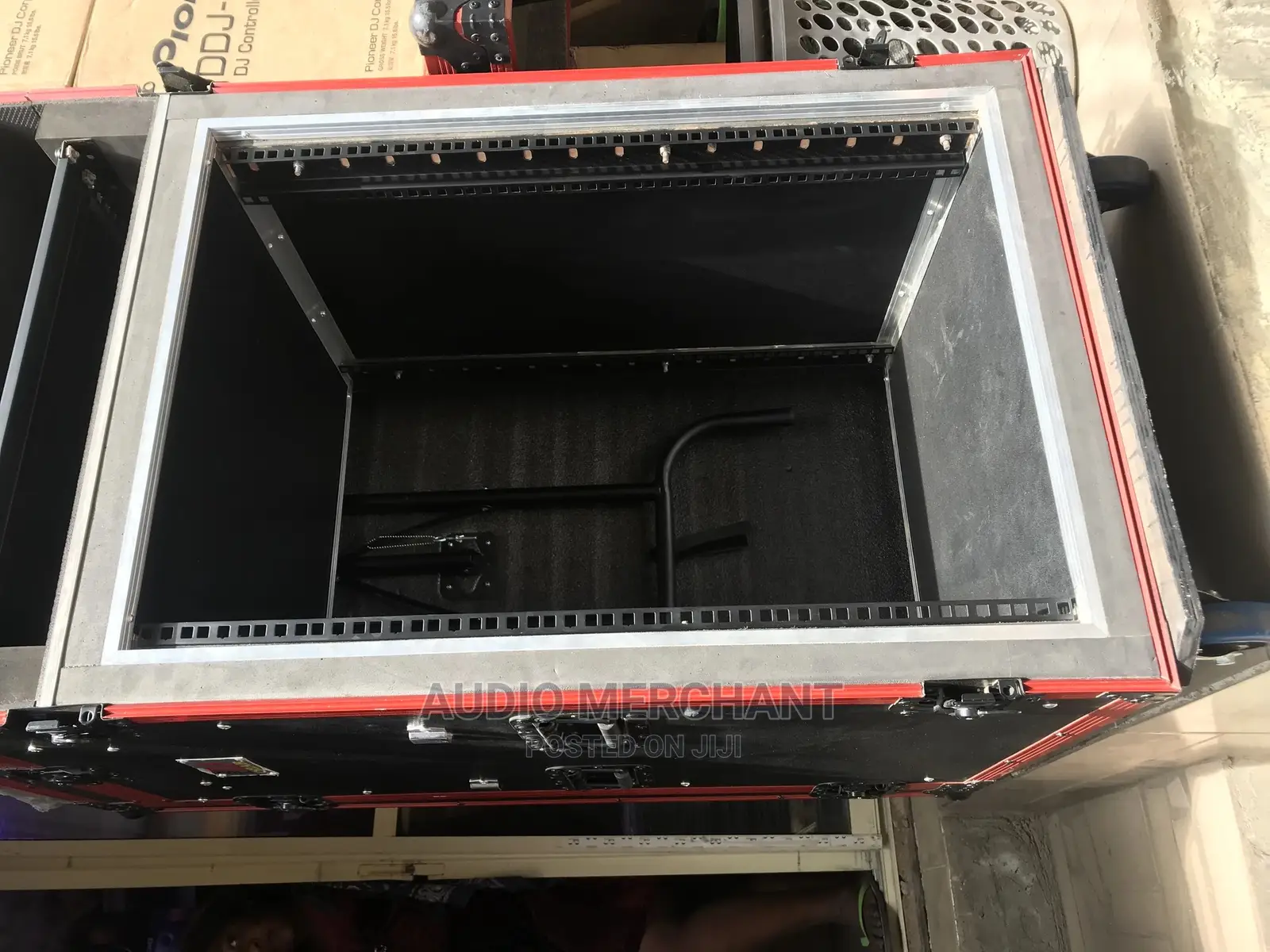 Amplifiers Rack 18u With Extended Table