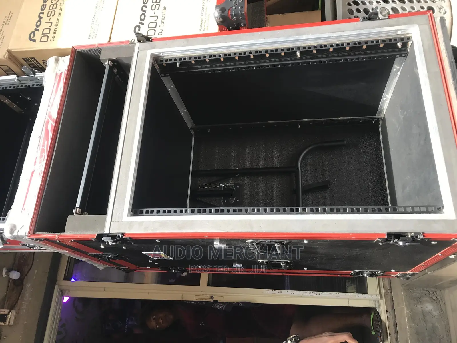 Amplifiers Rack 18u With Extended Table