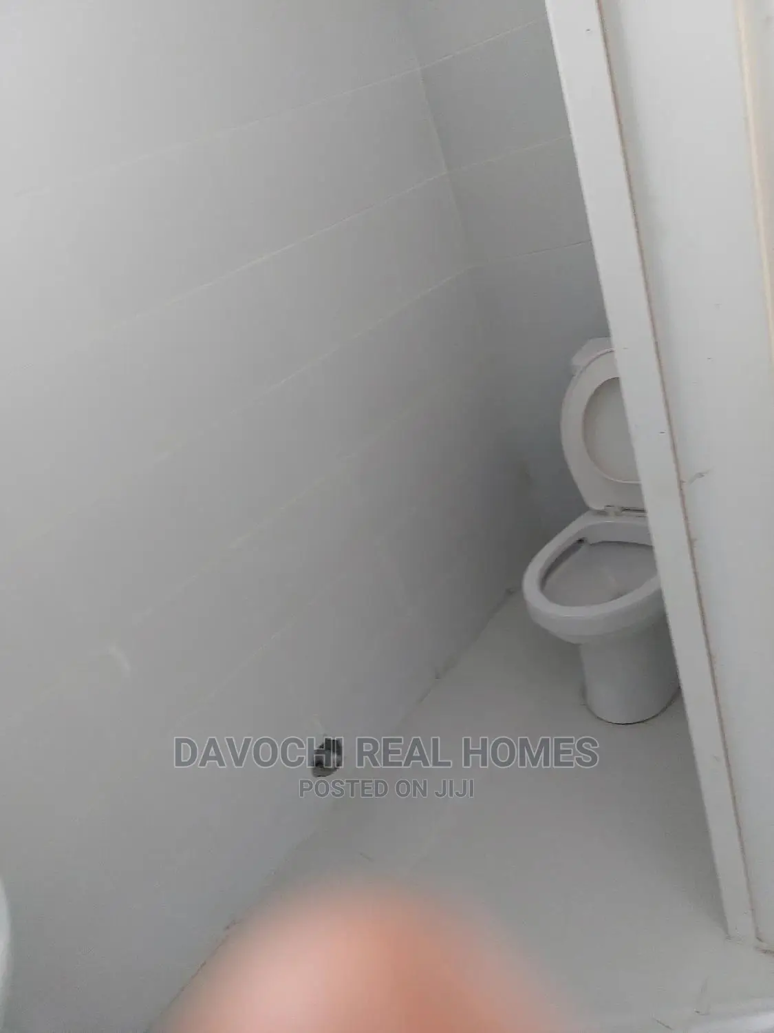 5bdrm Duplex in Orchid Road, Chevron for sale
