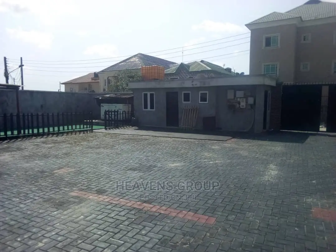 Installation of Interlocking Paving Stones, Facing Bricks