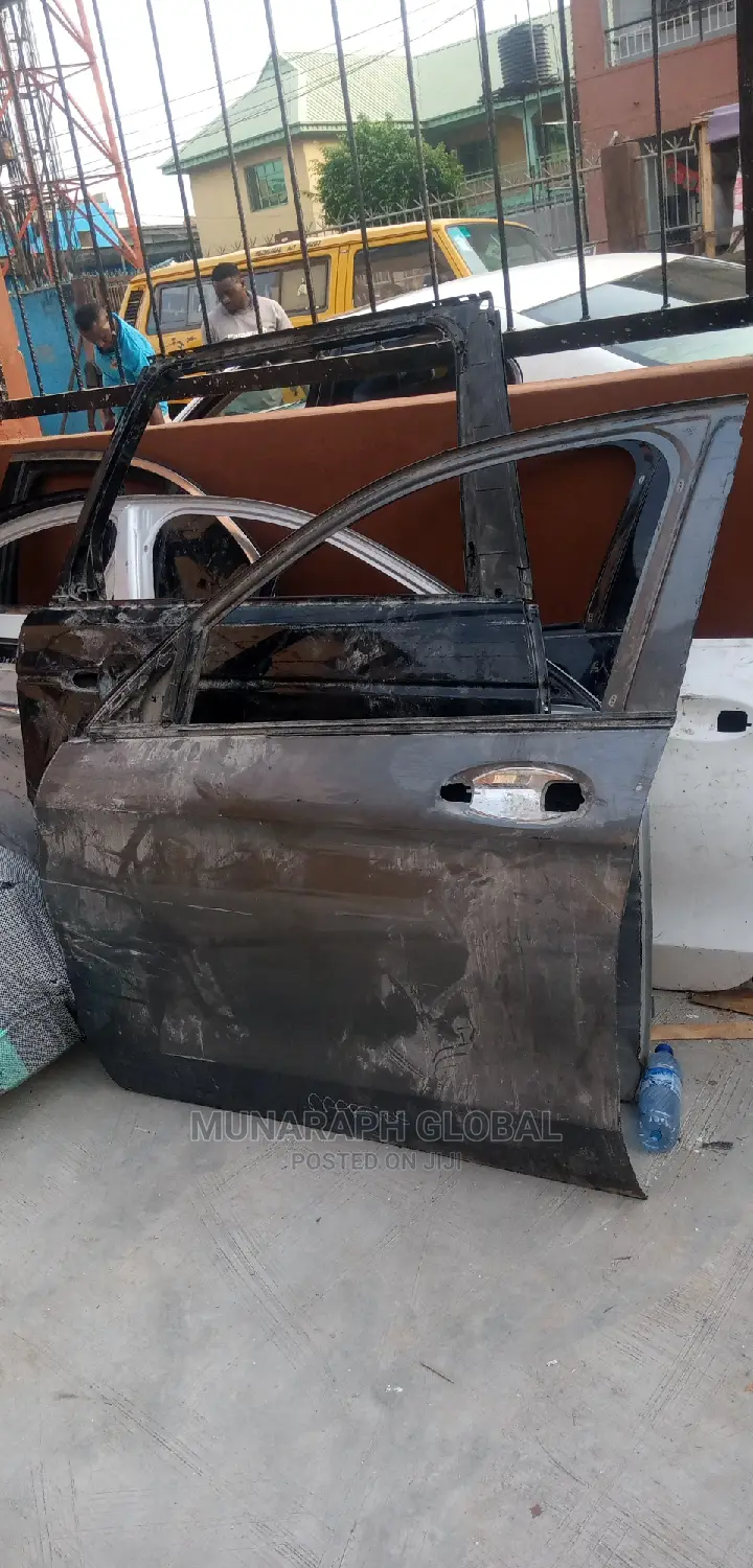 Mercedes Benz GLC 300 Door.