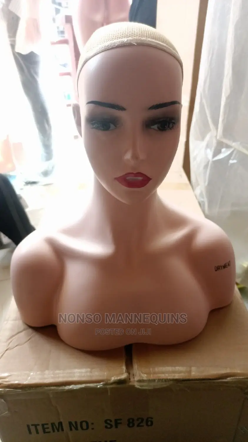 Mouth Open Mannequin Head With Shoulder Display