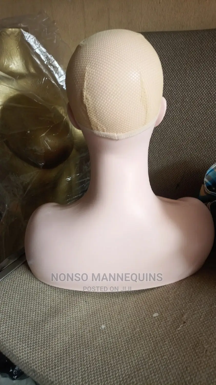 Mouth Open Mannequin Head With Shoulder Display