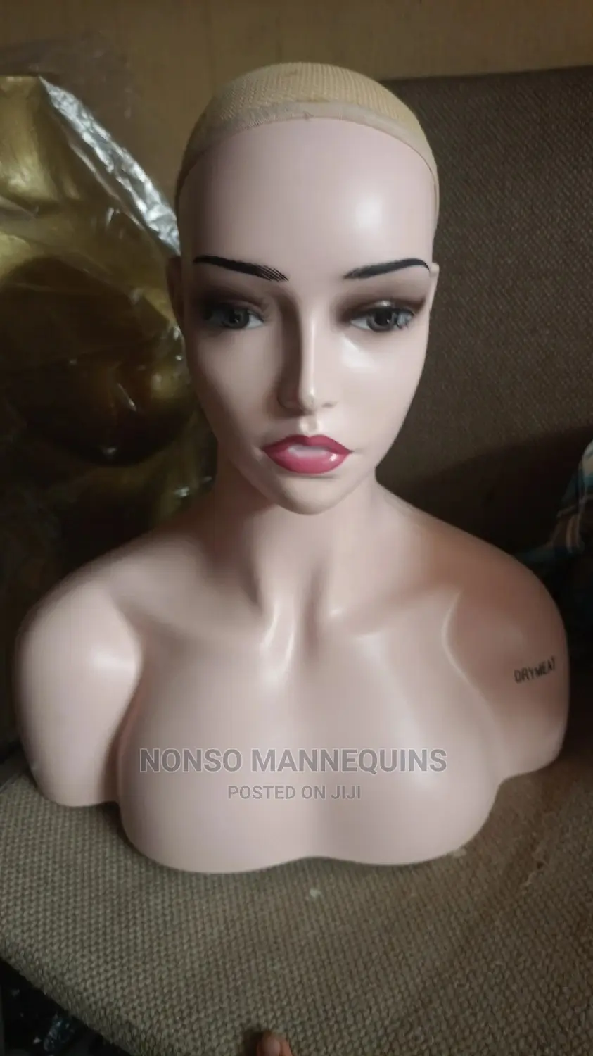 Mouth Open Mannequin Head With Shoulder Display