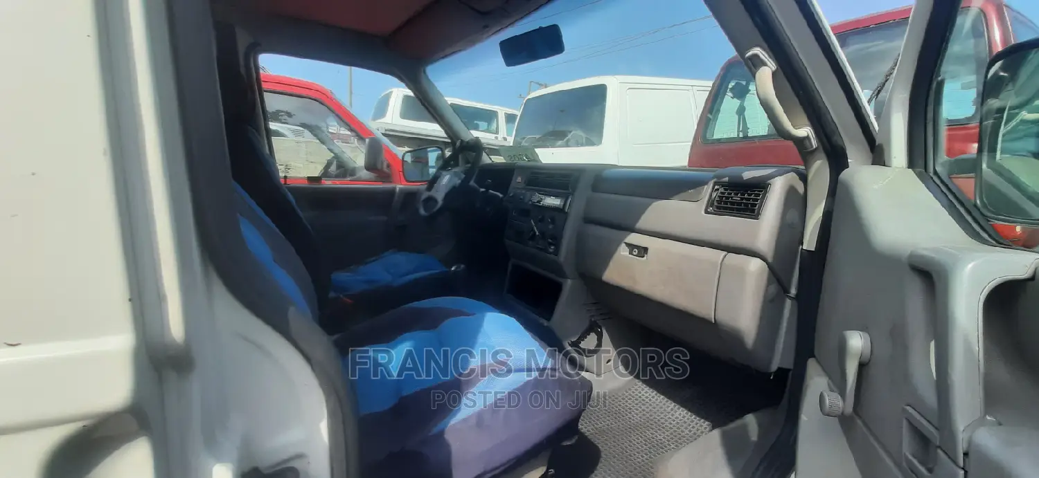 Volkswagen Transporter 2005 White
