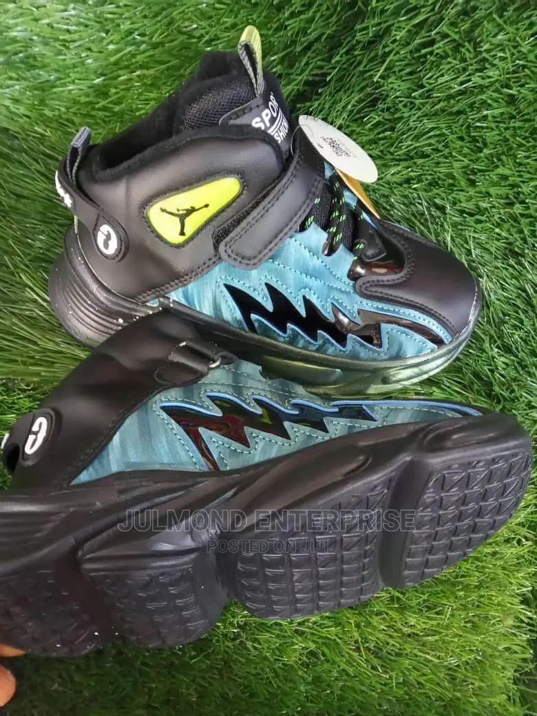 Kids Easy Wear Sneakers