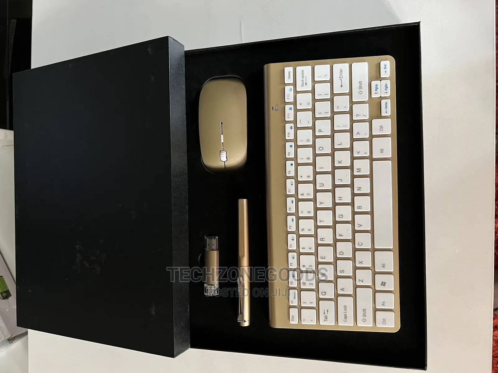 4pcs Wireless Keyboard Gift Set - Silver