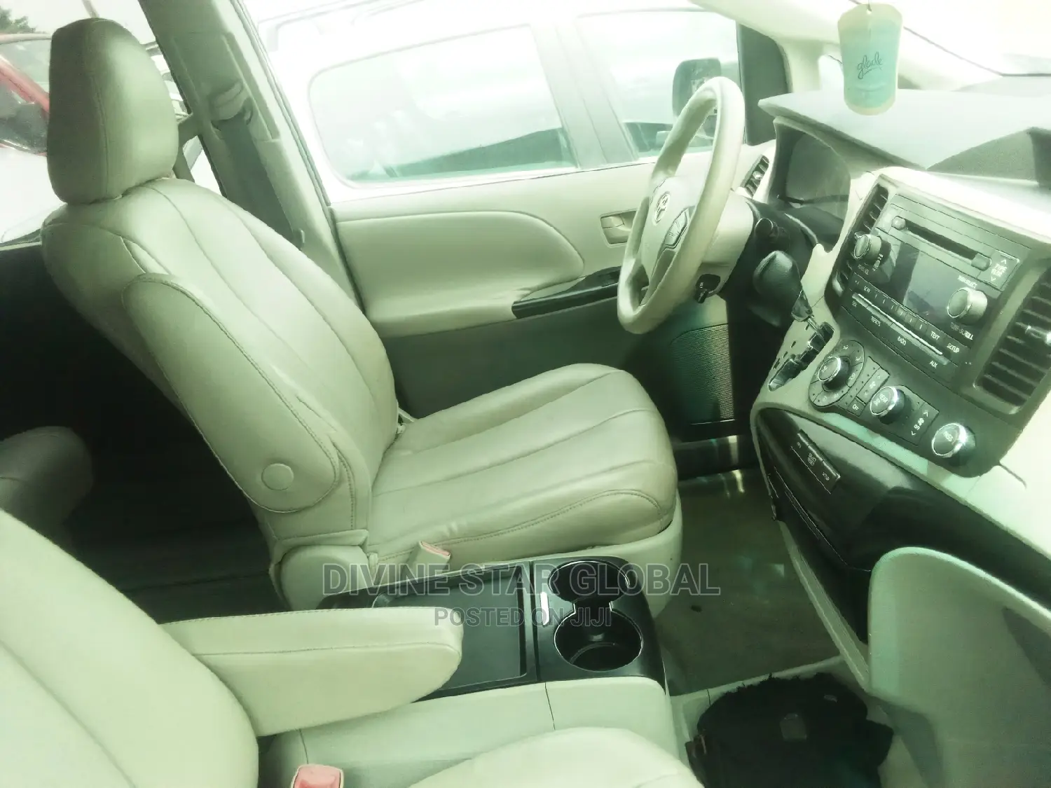 Toyota Sienna XLE 8 Passenger 2011 Silver