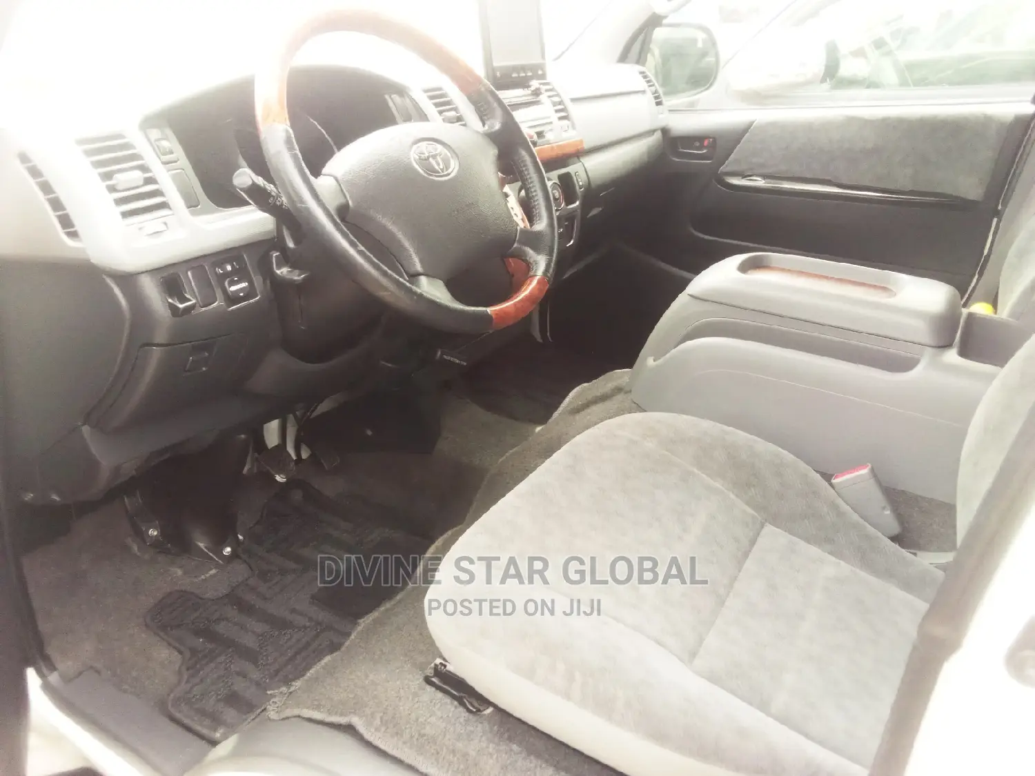 Toyota HiAce 2010 White