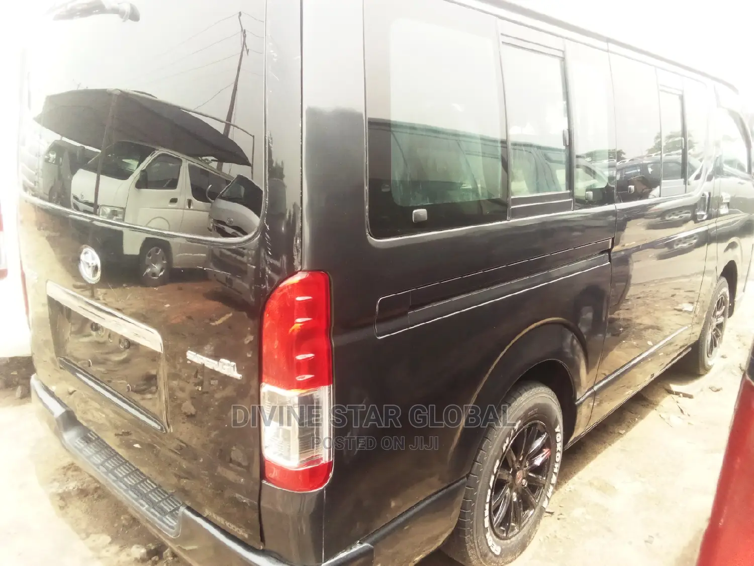 Toyota HiAce 2005 Black