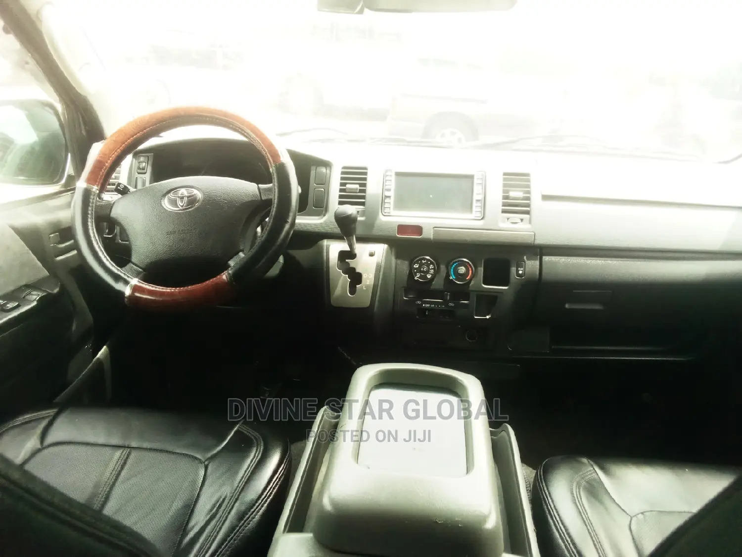 Toyota HiAce 2005 Black