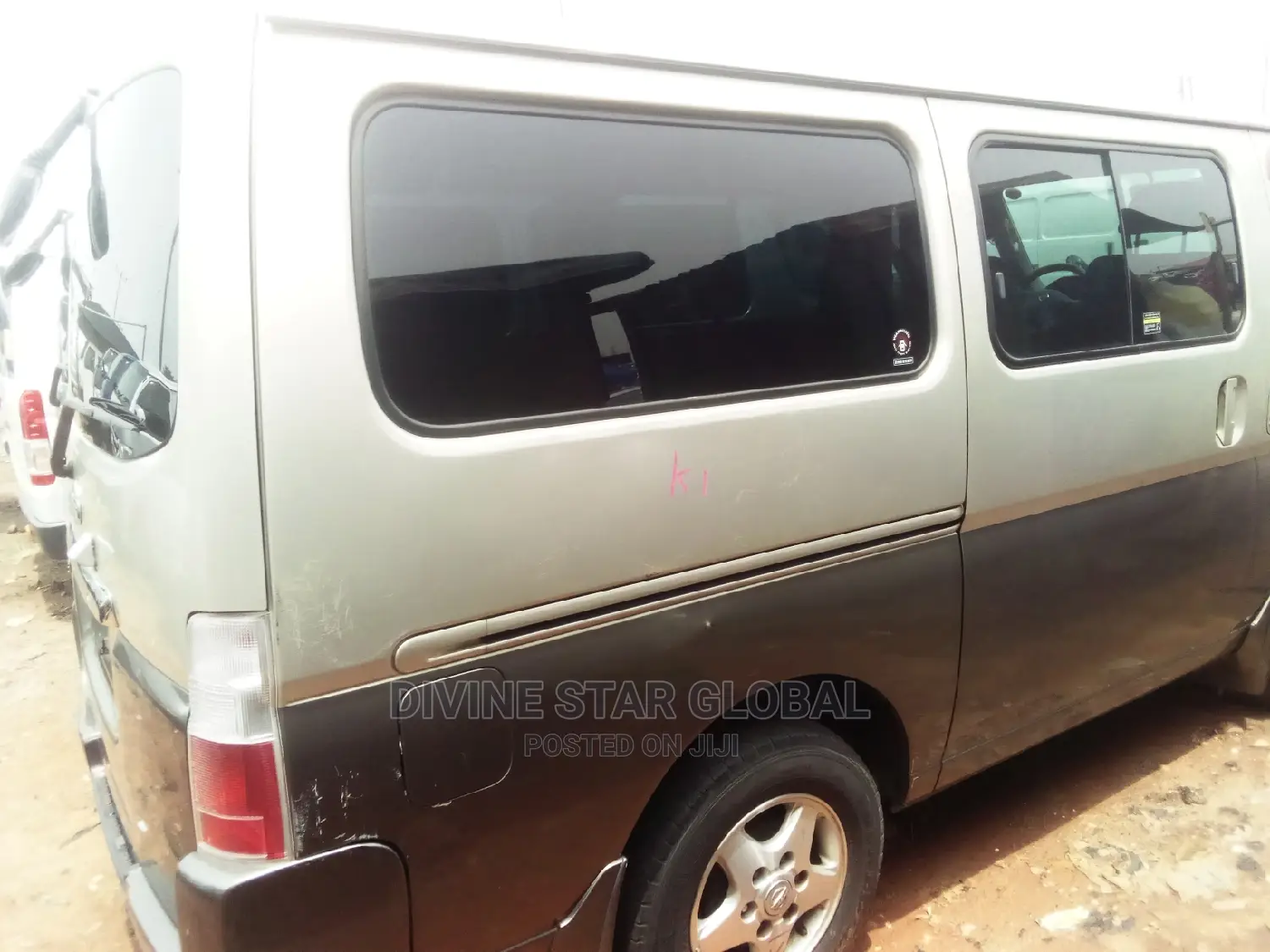 Nissan Caravan 2006 Gold