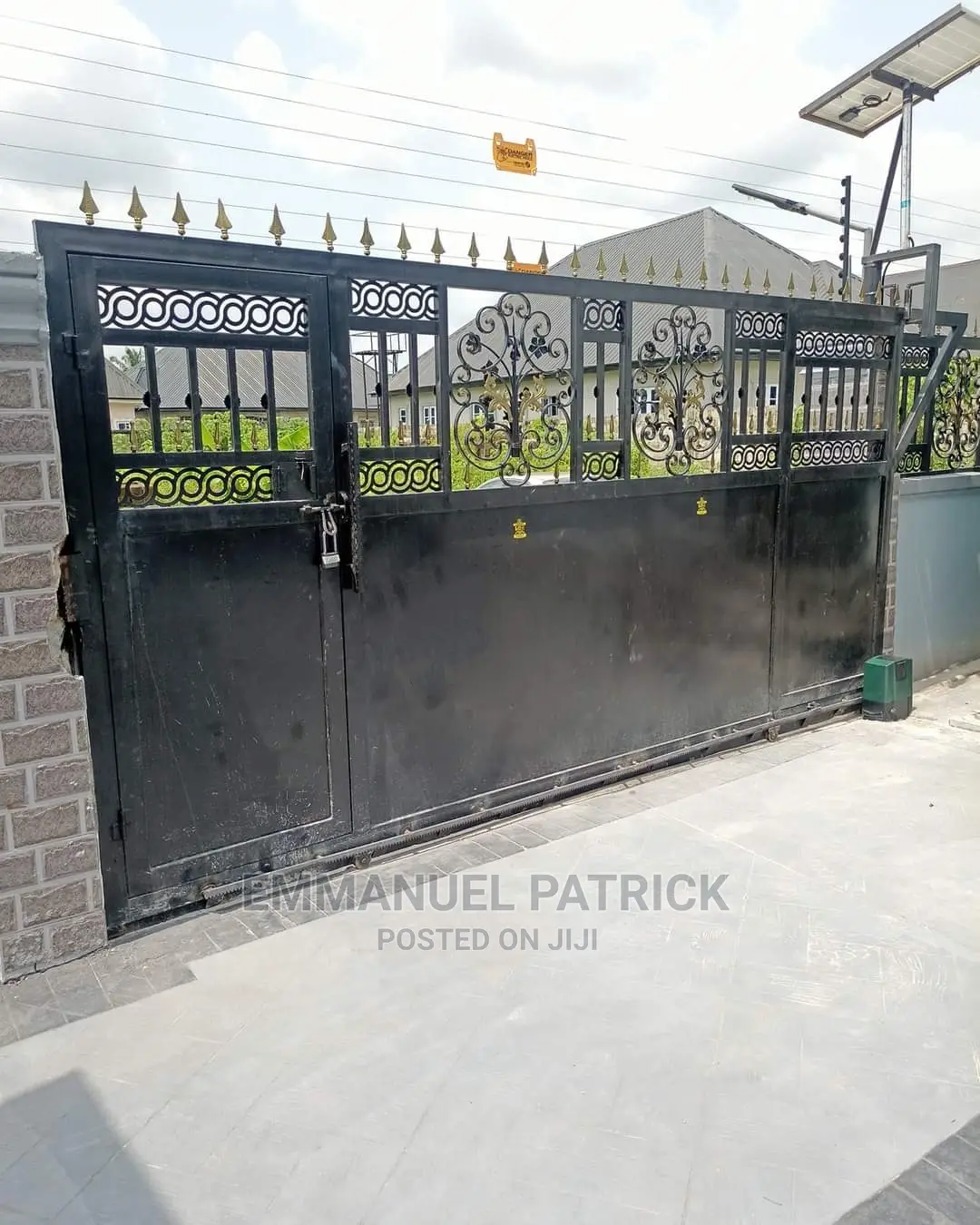 Automated Gate With Solar Panel