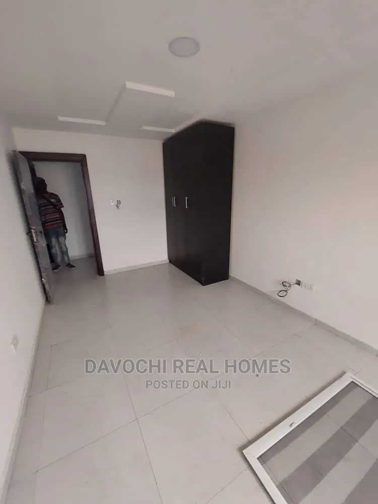 3bdrm Apartment in Orchid Road, Lekki Phase 2 for sale