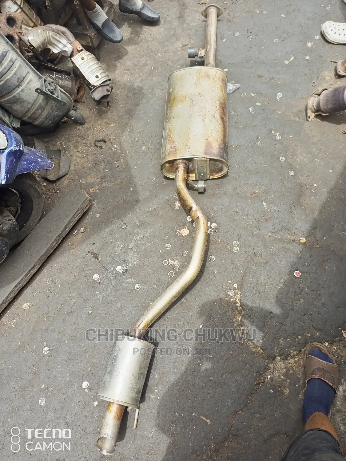 Toyota Highlander 2014-2015 Back and Center Exhaust Pot.